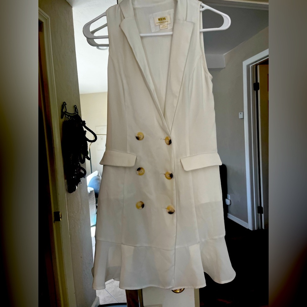 White mini/midi dress from Anthropologie. Size 1-2.